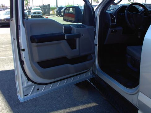 Used 2016 Ford F150 XLT AWD/4WD image 15