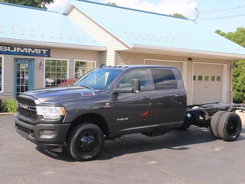 Used 2022 RAM 3500 Tradesman w/ Max Tow Package AWD/4WD image 1