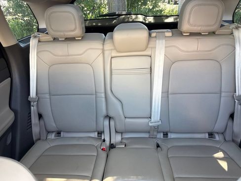 Used 2022 Lincoln Corsair AWD w/ Premium Package image 16