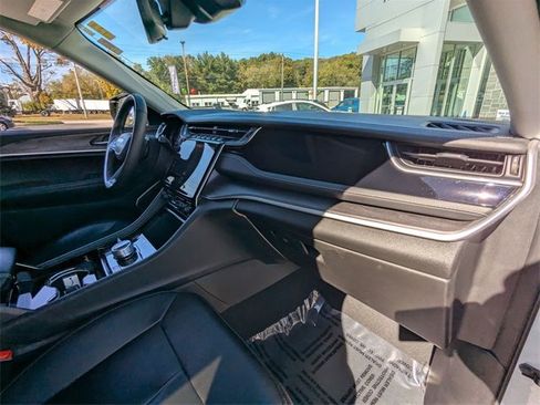 Used 2023 Jeep Grand Cherokee 4WD 4xe w/ Luxury Tech Group II image 27