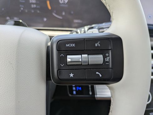 Used 2025 Hyundai Santa Fe Limited FWD image 30