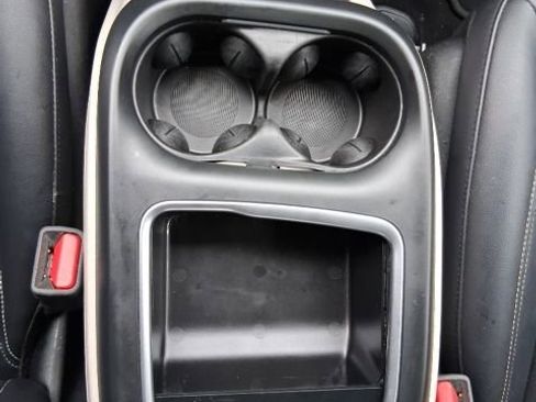 Used 2024 Chrysler Pacifica Touring-L image 19