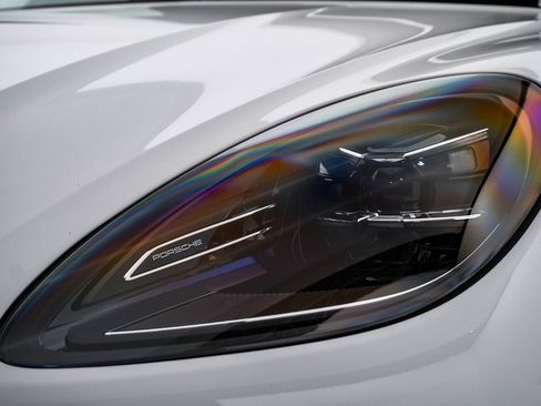 Certified 2025 Porsche Macan image 7