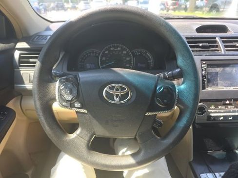 Used 2014 Toyota Camry LE FWD image 11