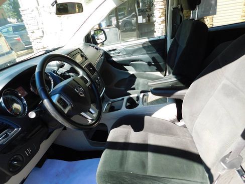 Used 2016 Dodge Grand Caravan SXT w/ Rear Park Assist Package FWD image 23