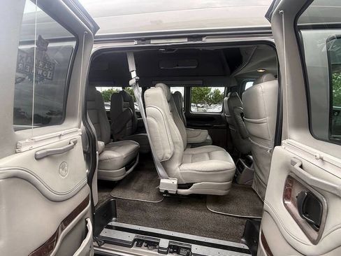 Used 2010 Chevrolet Express 2500 Extended w/ Preferred Equipment Group RWD image 14