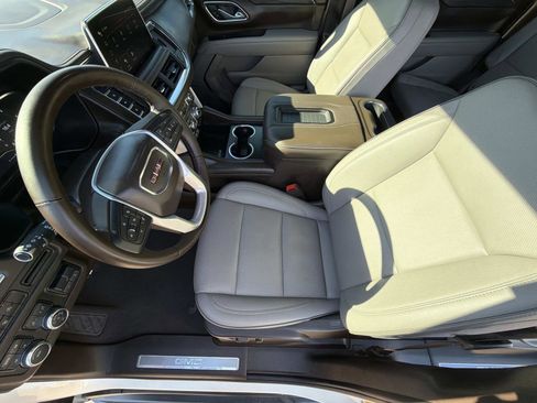 Used 2024 GMC Yukon XL SLT w/ SLT Luxury Package image 22