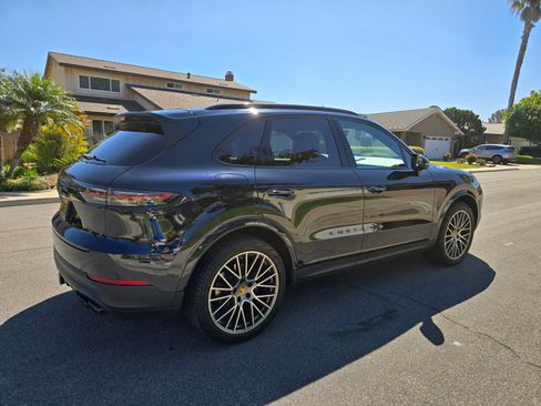 Used 2022 Porsche Cayenne Platinum Edition w/ Premium Package Plus image 14