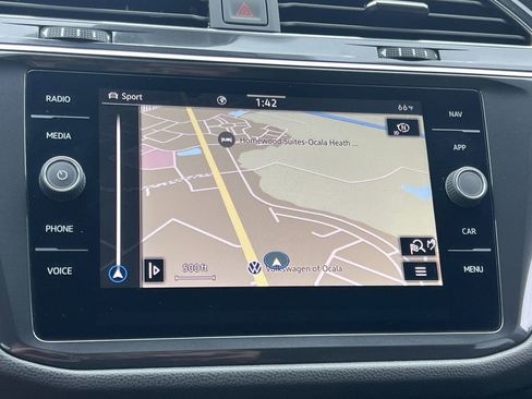 Certified 2022 Volkswagen Tiguan SEL R-Line image 18