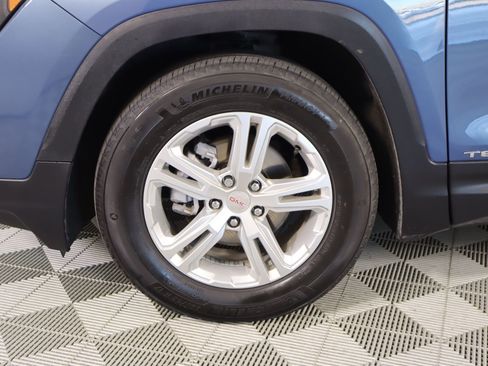 Used 2024 GMC Terrain SLE w/ Driver Convenience Package image 16