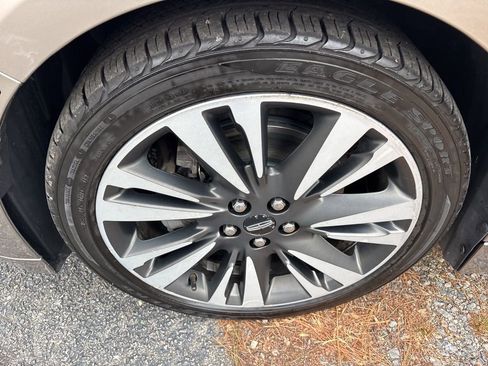 Used 2019 Lincoln MKZ Reserve FWD image 9