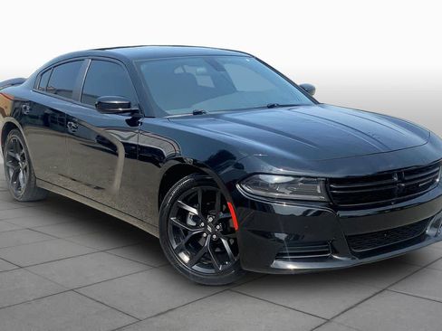 Used 2022 Dodge Charger SXT w/ Blacktop Package RWD image 3