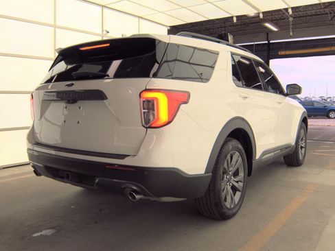 Used 2023 Ford Explorer XLT w/ Equipment Group 202A RWD image 2