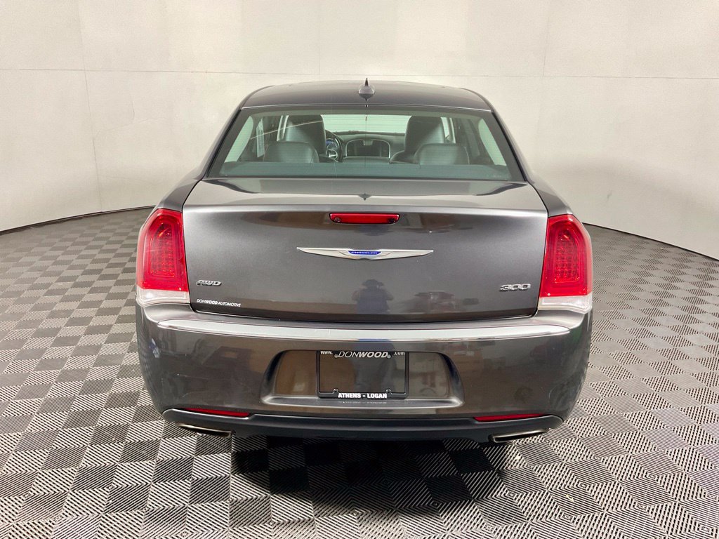 Used 2019 Chrysler 300 Limited AWD/4WD image 14