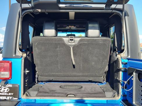 Used 2016 Jeep Wrangler Sahara w/ Connectivity Group image 11