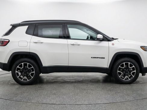 Used 2025 Jeep Compass Trailhawk AWD/4WD image 11