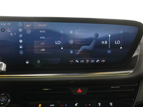 Used 2024 Buick Envision Preferred AWD/4WD image 28