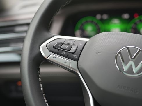 Used 2025 Volkswagen Atlas SEL image 18