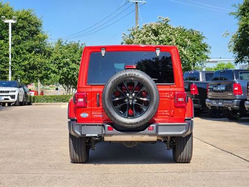 Certified 2025 Jeep Wrangler Unlimited Sahara AWD/4WD image 6