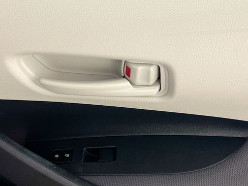 Used 2022 Toyota Corolla LE image 31