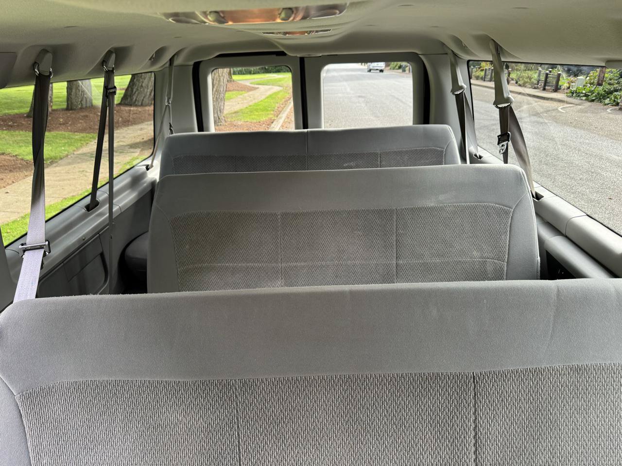 Used 2006 Ford E-350 and Econoline 350 Super Duty Wagon RWD image 23