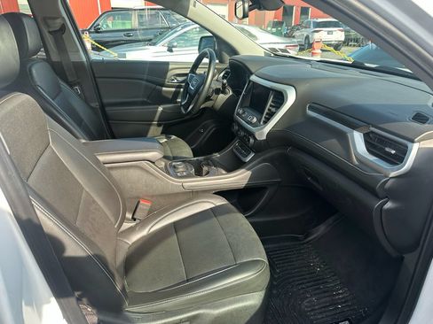 Used 2023 GMC Acadia SLT AWD/4WD image 2
