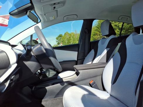 Used 2017 Toyota Prius Four image 13