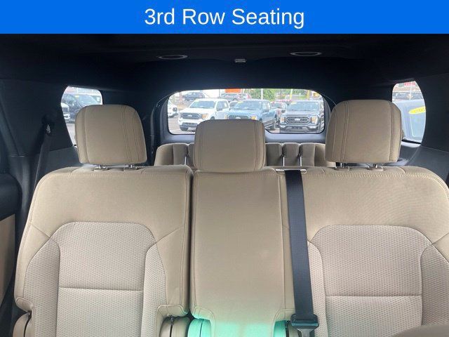 Used 2016 Ford Explorer XLT w/ Equipment Group 201A AWD/4WD image 18
