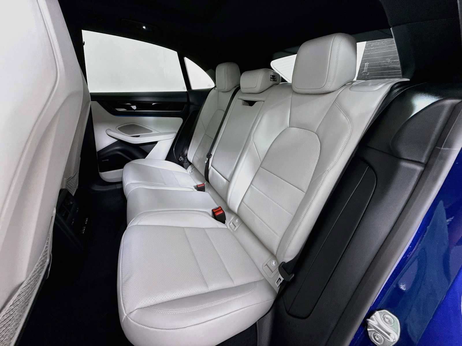 Used 2026 Porsche Macan Electric RWD image 23