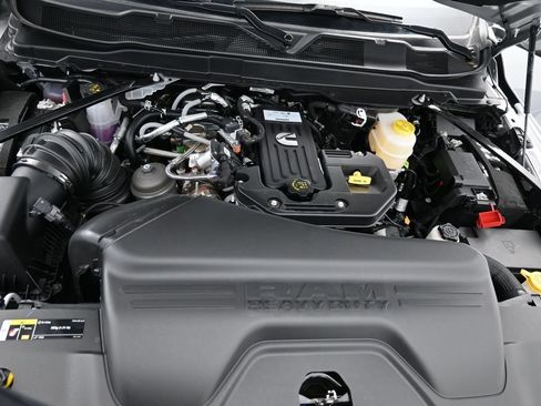 New 2026 RAM 2500 Laramie AWD/4WD image 14