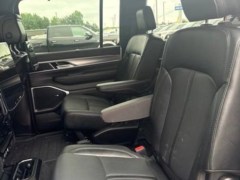 Used 2024 Jeep Wagoneer Series II w/ Convenience Group I AWD/4WD image 9
