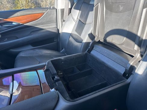 Used 2018 Cadillac Escalade Luxury image 29