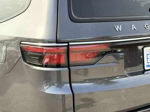 Certified 2025 Jeep Wagoneer 4WD image 12