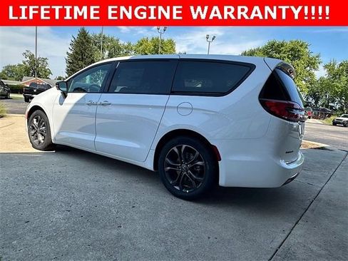New 2026 Chrysler Pacifica Select FWD image 5