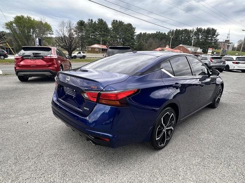 Used 2024 Nissan Altima 2.5 SR w/ SR Premium Package image 5