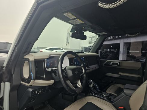 Used 2022 Ford Bronco Wildtrak image 5