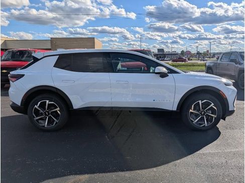 New 2026 Chevrolet Equinox EV LT image 8