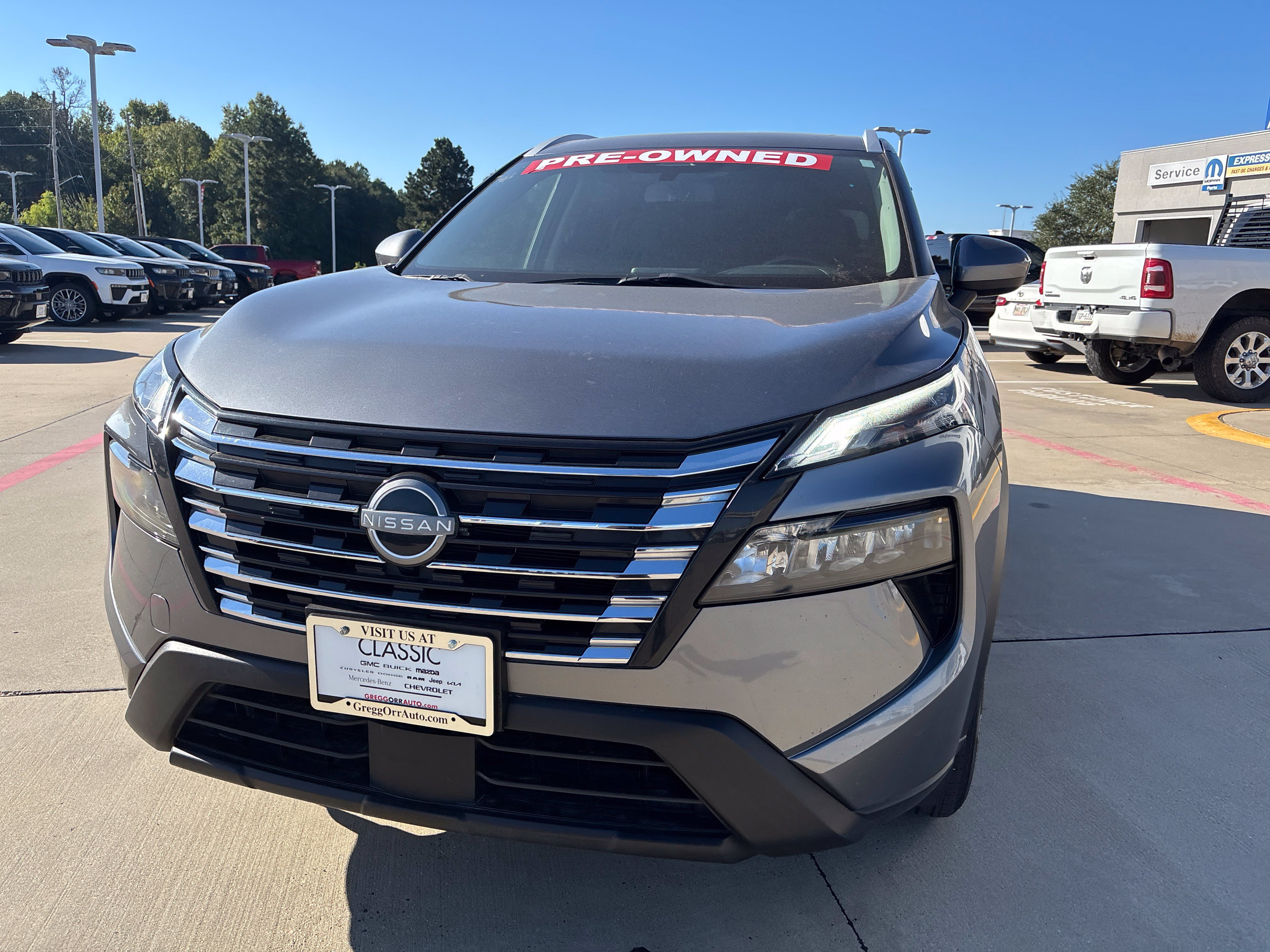 Used 2024 Nissan Rogue SV w/ SV Premium Package FWD image 3