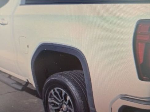 Used 2021 GMC Sierra 1500 AT4 w/ AT4 Value Package AWD/4WD image 9