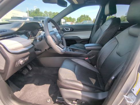 Used 2023 Jeep Compass Limited AWD/4WD image 10
