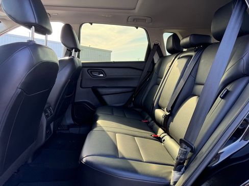 Used 2024 Nissan Rogue SV w/ SV Premium Package image 14