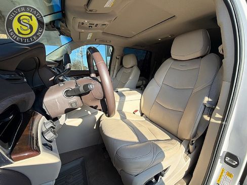 Used 2017 Cadillac Escalade Luxury image 12