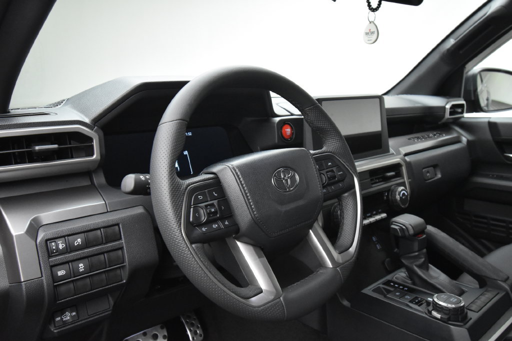 Used 2024 Toyota Tacoma TRD Sport AWD/4WD image 12
