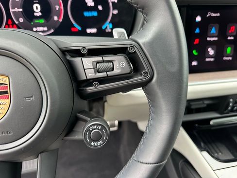 Certified 2025 Porsche Cayenne S image 17