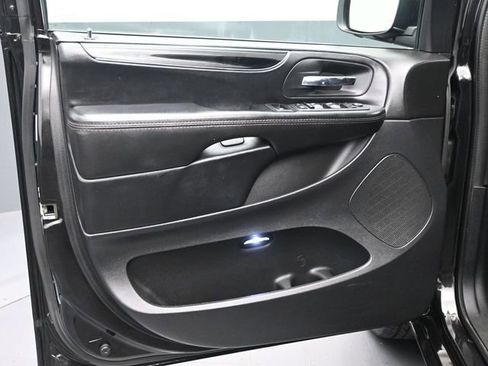 Used 2020 Dodge Grand Caravan SE FWD image 19