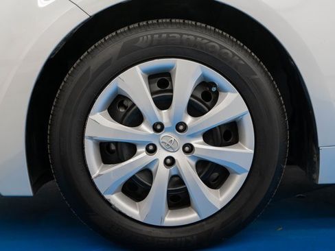 Used 2024 Toyota Corolla LE image 2