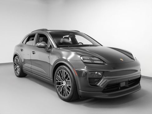 Certified 2025 Porsche Macan 4 Electric image 10