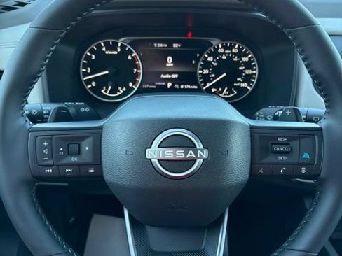 Used 2025 Nissan Rogue SV FWD image 8