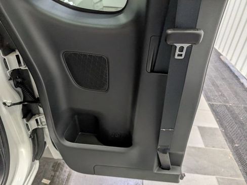 Used 2025 Nissan Frontier SV w/ SV Convenience Package image 8