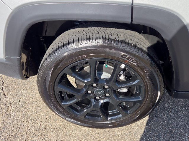 Used 2026 Jeep Compass Latitude AWD/4WD image 16